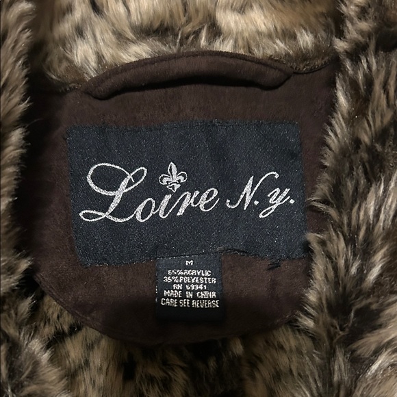 Loire NY Faux Fur Lined and Suede Wind-Blocking Pop Up Faux Fur Collar - Medium - Picture 2 of 14